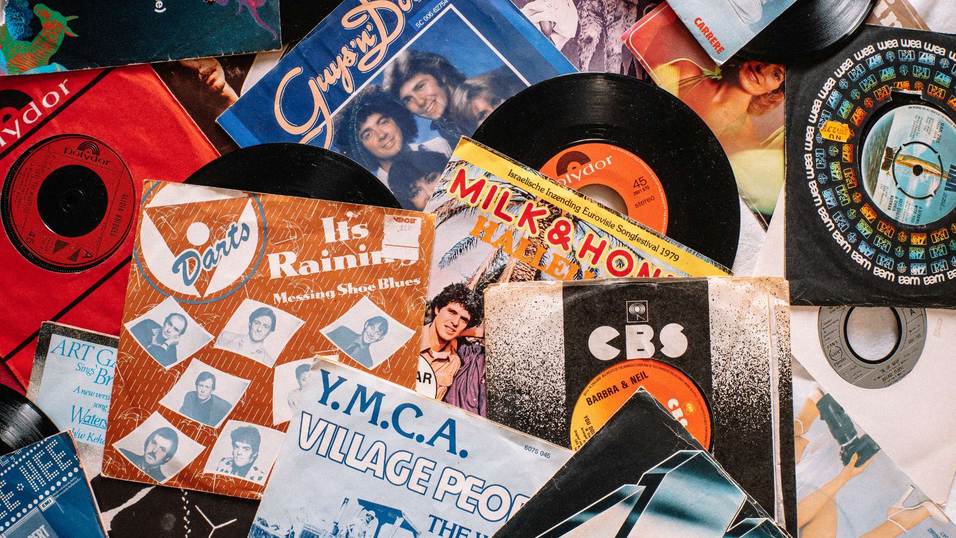 Discovering the Modern-Day Vinyl Enthusiasts: Who is Buying Vinyl Records?